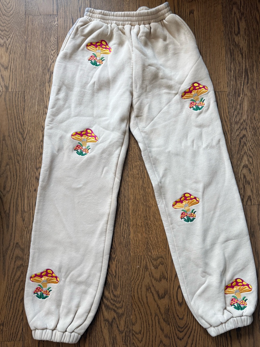 Les Miss Cream Sweatpants with Embroidered Mushrooms